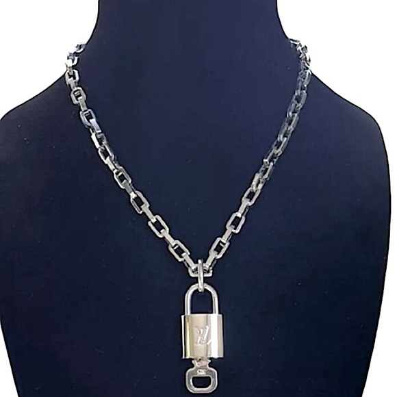 Silver Louis Vuitton lock Key Necklace complimentary, Authentic, Number 315 - Picture 1 of 7